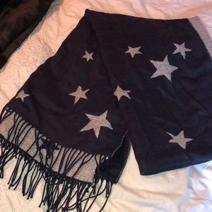 Gap navy and stars scarf